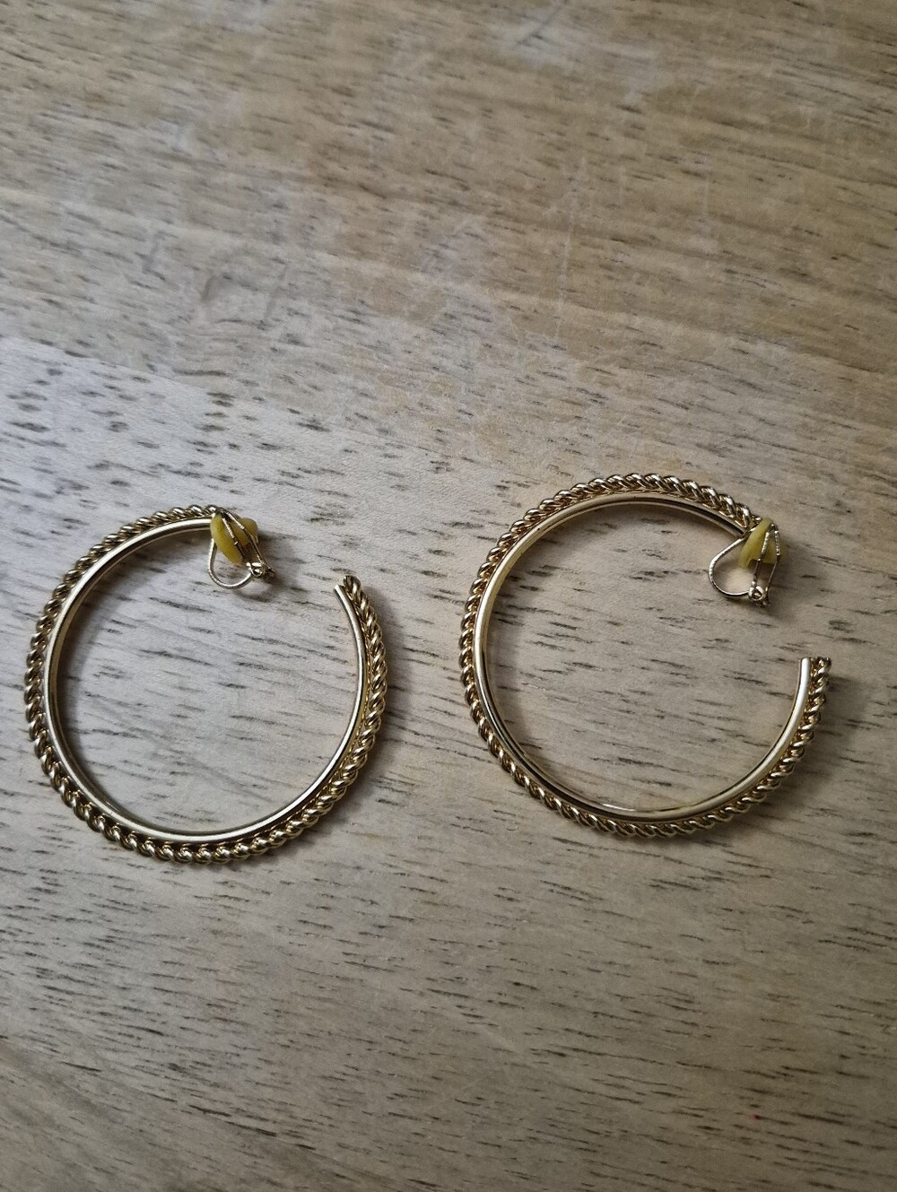 Vintage Gold Tone Clip On Hoop Earrings Twisted Rope Border
